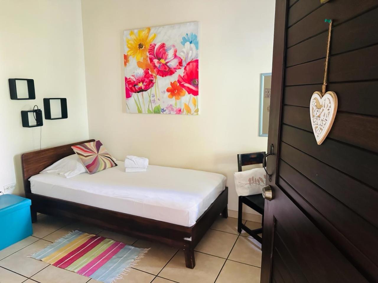Casa De Lis Hotel & Tourist Info Centre 图里亚尔瓦 外观 照片